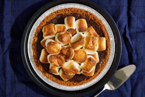 Grilled S'mores Pie
