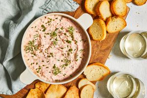 Smoked salmon dip with crostini and white wine